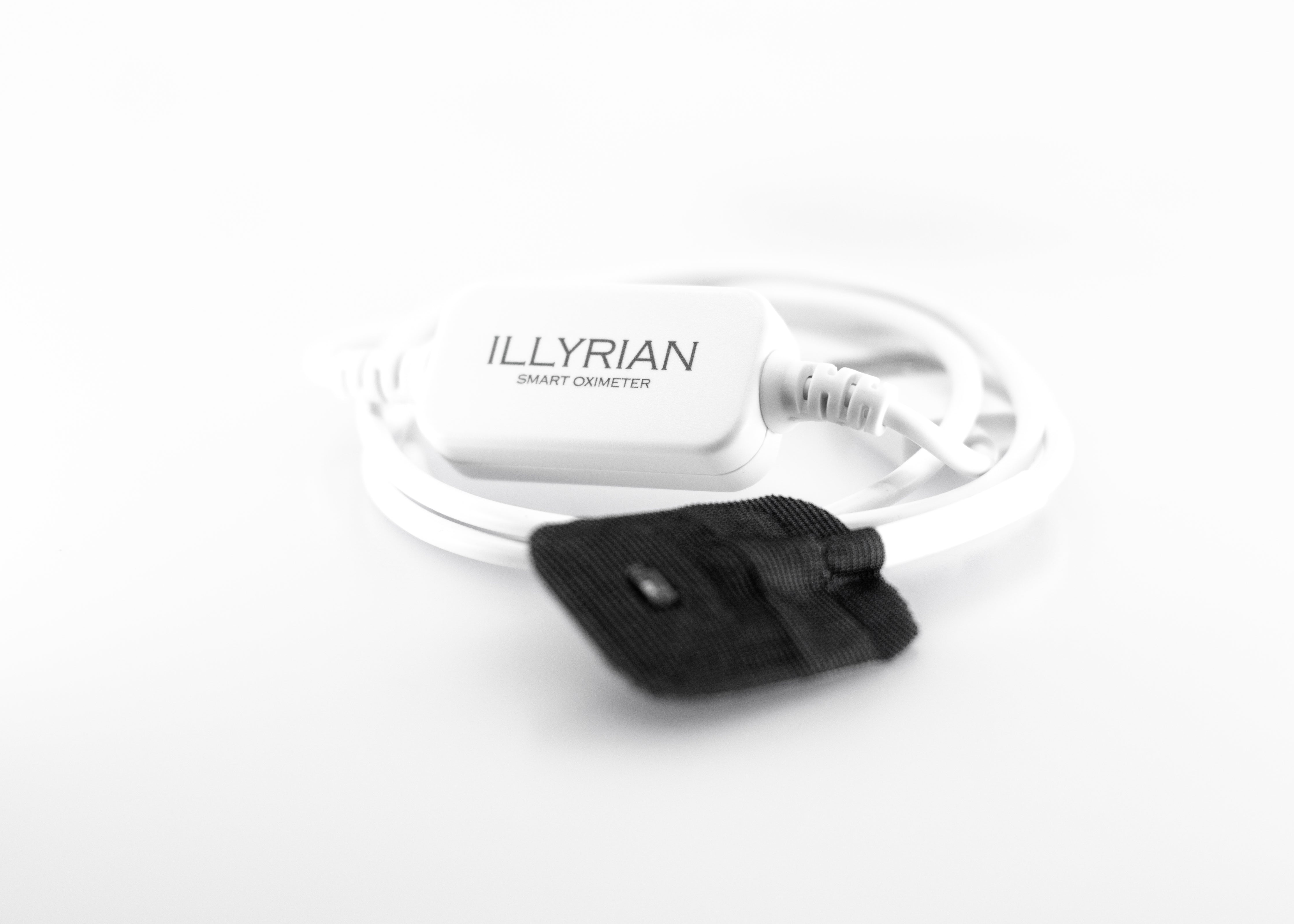 Illyrian Smart Oximeter - With iOS App - White